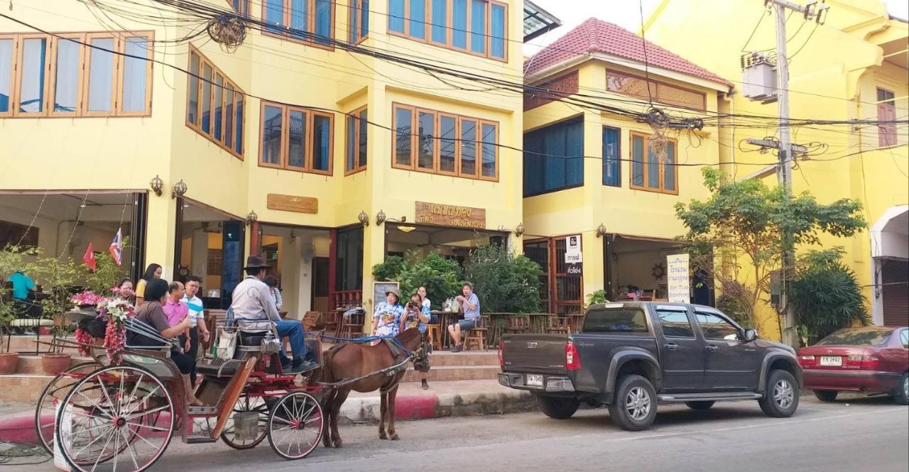 Hotel Ban Mae Boonthong Lampang Esterno foto
